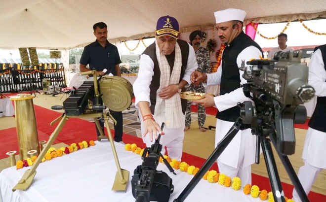 राजनाथ ने सर क्रीक के प्रति आक्रामक रुख के खिलाफ पाकिस्तान को चेतावनी दी