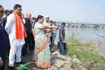 सफाई का जायजा लेने कालिंदी कुंज यमुना घाट पहुंचीं रेखा गुप्ता