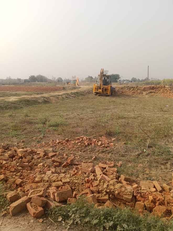 अवैध रूप से विकसित की जा रही कालोनियों पर चला जीडीए का बुलडोजर