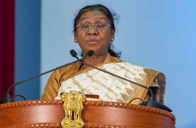 आंध्र प्रदेश में बस दुर्घटना में लोगों की जान जाने से दुखी हूं: राष्ट्रपति मुर्मू