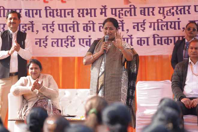 राजधानी में धूल खत्म करना सरकार की प्राथमिकता:  रेखा गुप्ता