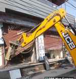 अवैध निर्माण पर चला प्राधिकरण का बुलडोजर