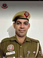 दिल्ली में कॉन्स्टेबल की बहादुरी से टला बड़ा हादसा