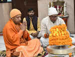 उप्र: मुख्यमंत्री योगी ने गोरक्षपीठ में भगवान शिव का रुद्राभिषेक कर प्रार्थना की