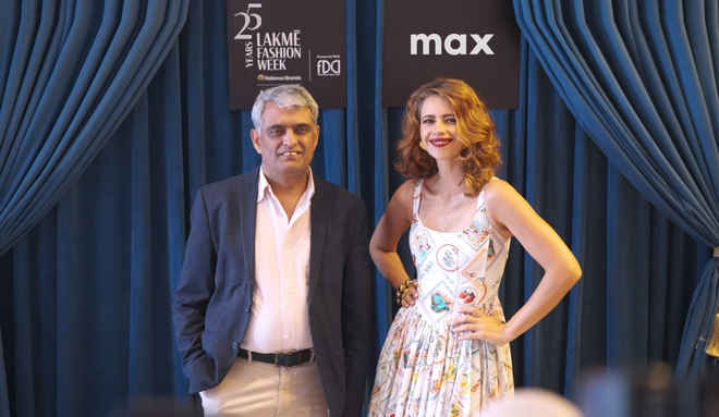 मैक्स फ़ैशन ने लैक्मे फ़ैशन वीक में शानदार शुरुआत की, कल्कि केकलाँ रनवे पर छा गईं