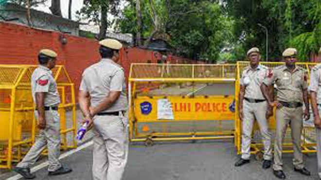 दिल्ली के अलग-अलग इलाकों में बढ़ाई गई फोर्स