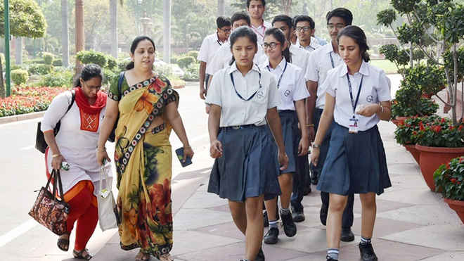 दिल्ली के कुछ स्कूलों ने एहतियातन शुरू कीं ऑनलाइन कक्षाएं