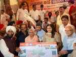 कमलजीत सहरावत ने वरिष्ठ नागरिकों को वितरित किए आयुष्मान कार्ड