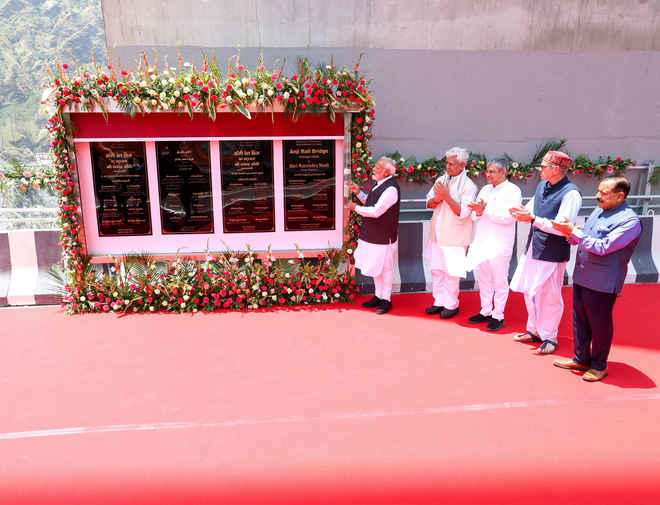 कश्मीर रेल सेवा ने लोगों के दिलों को जोड़ा : जम्मू कश्मीर के उपराज्यपाल