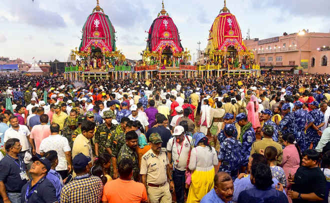 रथ यात्रा: पुरी के गजपति महाराज ने छेरा पहरा रस्म अदा की