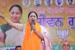 जो सरकार ख़ुद नशे में हो, वो पंजाब को नशामुक्त कैसे करेगी: रेखा गुप्ता