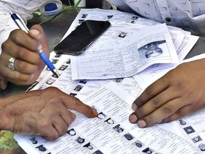 एडीआर ने बिहार में मतदाता सूचियों के पुनरीक्षण संबंधी आयोग के निर्देश को न्यायालय में चुनौती दी