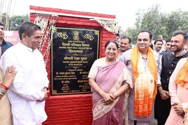 आधुनिक परिवहन प्रणाली विकसित कर रही दिल्ली सरकार: रेखा गुप्ता