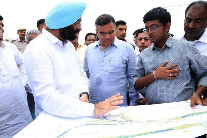 यूईआर-2 चौराहे पर वर्षों से जारी जाम की समस्या के समाधान की कोशिशें तेज़