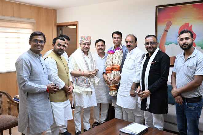पूर्वांचल मोर्चा के प्रतिनिधिमंडल ने रेल मंत्री को सौंपा ज्ञापन