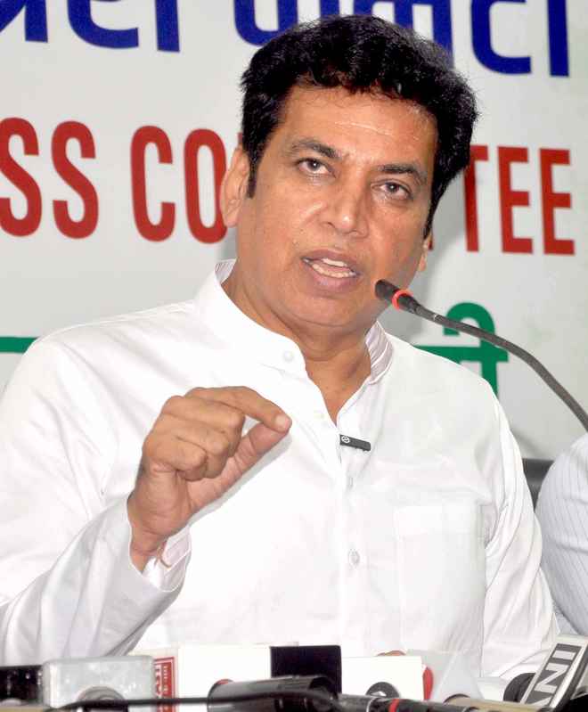 आईसीयू से वेंटिलेटर पर पहुंची दिल्ली की स्वास्थ्य व्यवस्था: देवेंद्र यादव