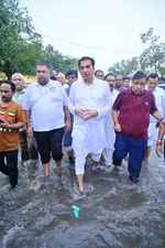 बाढ़ प्रभावित लोगों के रहने खाने का इंतजाम करे प्रशासन: देवेंद्र यादव