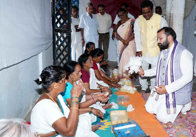 पोंडुरु खादी को जीआई टैग मिलने पर केवीआईसी अध्यक्ष पीएम का आभार व्यक्त किया