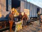 उर्वरकों से लदी मालगाड़ी पहुंची अनंतनाग कश्मीर