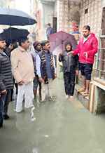 सांसद योगेन्द्र चांदोलिया ने शर्मा एनक्लेव किराड़ी का किया निरिक्षण