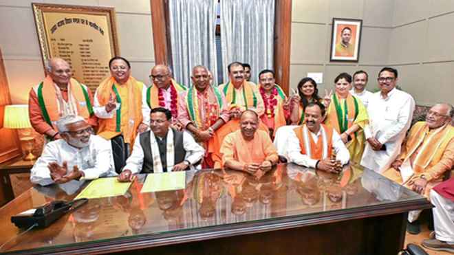 यूपी की 10 राज्यसभा सीटों पर भाजपा के आठ और सपा के दो उम्मीदवार जीते