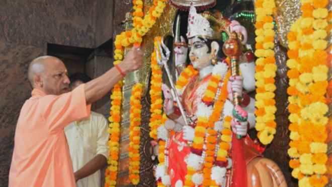 नवरात्रि पर मां पाटेश्वरी के दरबार पहुंचे सीएम योगी