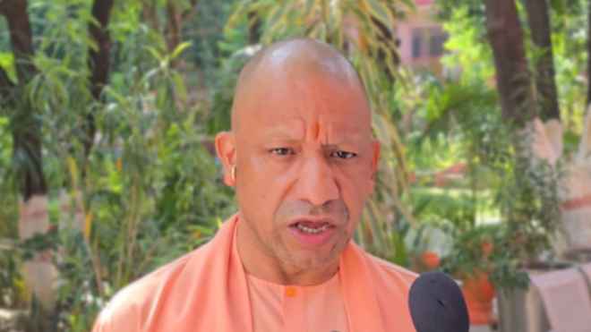 अराजकता से बाज आए कांग्रेस, वरना जो बचा है वह भी गंवा देगी : सीएम योगी