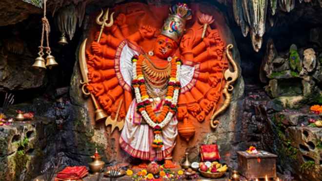 सप्तश्रृंगी शक्तिपीठ : यहां 18 हाथों से भक्तों को मां देती हैं आशीर्वाद
