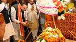 प्रधानमंत्री मोदी के सार्वजनिक जीवन के 25 वर्ष पूरे होने पर धामी ने काशी विश्वनाथ में की पूजा