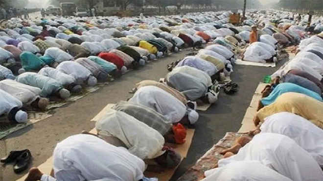 कश्मीर में शब-ए-बारात पर बड़ी संख्या में लोगों ने नमाज अदा की