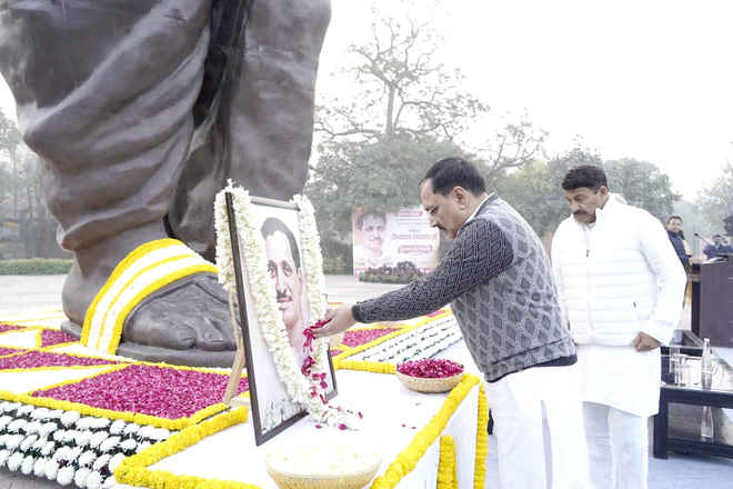दिल्ली भाजपा अध्यक्ष ने पं. दीनदयाल उपाध्याय को दी पुष्पांजलि