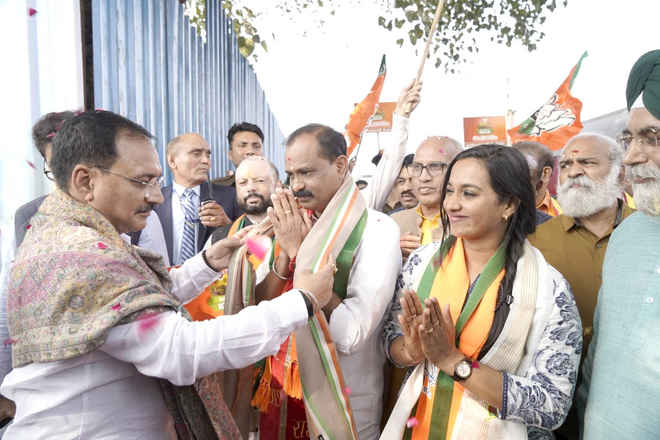 भाजपा नेताओं ने नई दिल्ली रेलवे स्टेशन पर केरल के नवनिर्वाचित पार्षदों का किया स्वागत