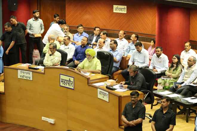 दिल्ली नगर निगम ने 105 सफाई कर्मचारियों की सेवाओं को किया नियमित: महापौर