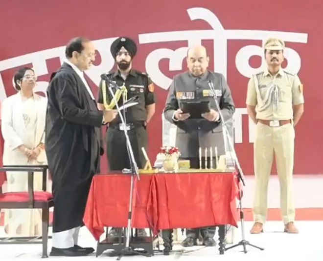 लेफ्टिनेंट जनरल (सेवानिवृत्त) सैयद अता हसनैन ने बिहार के राज्यपाल के रूप में शपथ ली