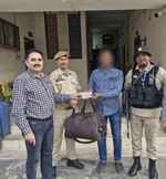 यात्री का स्टेशन पर छुटा हुआ बैग टिकट चेकिंग स्टाफ  ने लौटाया