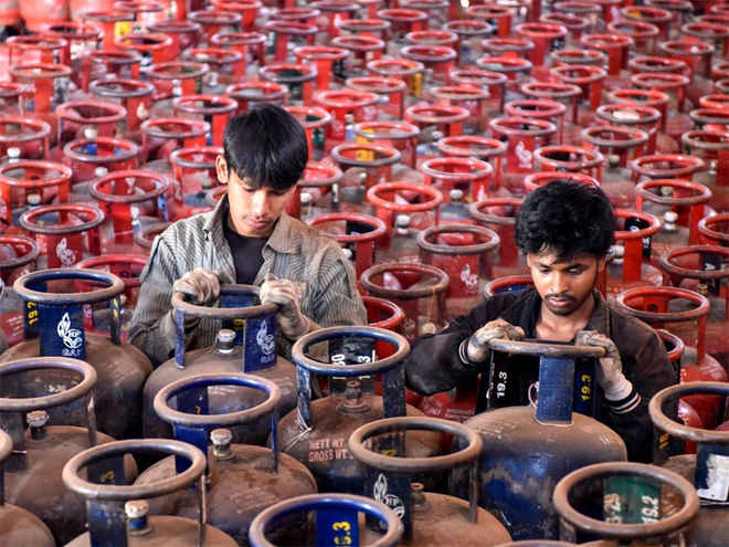 प्रवासी मजदूरों को राहत, सभी राज्यों में 5 किलो एलपीजी सिलेंडर की सप्लाई दोगुनी