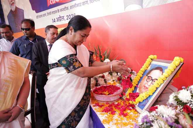 अंतिम व्यक्ति तक पहुंचे विकास की रोशनी, यही बाबा साहब को सच्ची श्रद्धांजलि: रेखा गुप्ता