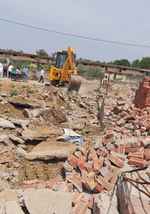 अवैध कॉलोनी पर चला जीडीए का बुलडोजर