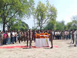 जम्मू-कश्मीर में शहीद हुआ सुलतानपुर का लाल, सैनिक सम्मान के साथ दी गयी अंतिम विदाई
