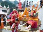 'हर-हर गंगे' के जयकारों के बीच निकली मां गंगा की उत्सव डोली, अक्षय तृतीया के दिन से श्रद्धालु कर पाएंगे दर्शन
