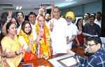 प्रवेश वाही ने महापौर के लिए नामांकन दाखिल किए