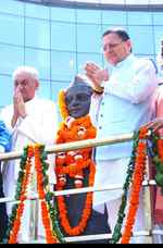 हेमवती नंदन बहुगुणा की जयंती पर मुख्यमंत्री धामी ने किया नमन