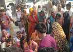 तेज रफ्तार ट्रक ने बाइक सवार को कुचला, मौत के बाद हंगामा और जाम
