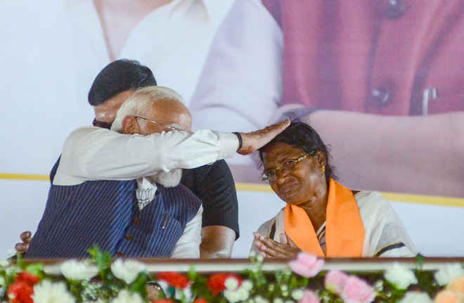 टीएमसी के गढ़ में 'ममता' को मां की चुनौती, 28 हजार मतों से पानीहाटी में रत्ना देबनाथ की जीत