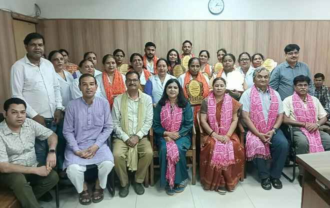 स्थायी समिति अध्यक्षा ने हिन्दूराव अस्पताल में नर्सों को किया सम्मानित