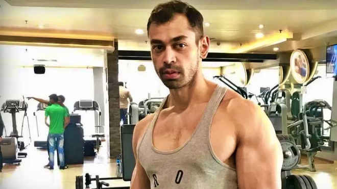 रात बेडरूम में गिरे, सिर पर लगी चोट', प्रतीक यादव के निधन पर जिम पार्टनर का बड़ा बयान लखनऊ। उत्तर प्रदेश के पूर्व मुख्यमंत्री मुलायम सिंह यादव के बेटे और भाजपा नेता अपर्णा यादव के पति प्रतीक यादव की