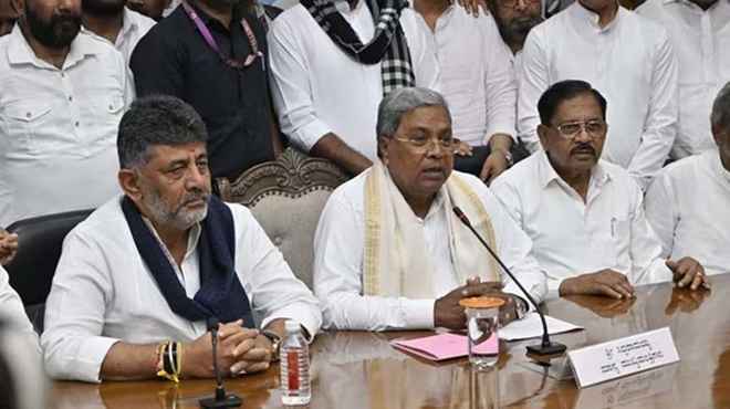 कर्नाटक के सीएम पद से इस्तीफा देने के बाद सिद्दारमैया का बयान, 'मैं अपनी आखिरी सांस तक राजनीति में रहूंगा'