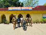 कानपुर में पुलिस की वर्दी पहन राहगीरों को फंसाते थे शातिर, दो अंतरजनपदीय लुटेरे गिरफ्तार