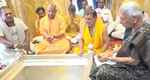 राज्यपाल आनंदीबेन पटेल ने मुख्यमंत्री योगी के साथ काशी विश्वनाथ मंदिर में लगाई हाजिरी