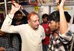 मेट्रो से दफ्तर पहुंचे दिल्ली के महापौर